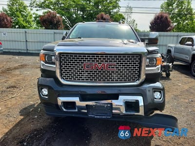 Piąte zdjęcie samochodu w środku: 2016 GMC SIERRA K2500 DENALI VIN:1GT12UE82GF175944 - miniatura
