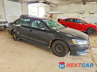 Czwarte zdjęcie samochodu z boku: 2012 VOLKSWAGEN PASSAT S VIN:1VWAP7A35CC075147 - miniatura