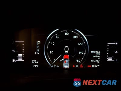 Zdjęcie 9 z 13 samochodu: 2018 VOLVO XC60 T5 VIN:LYV102RKXJB097099 - miniatura