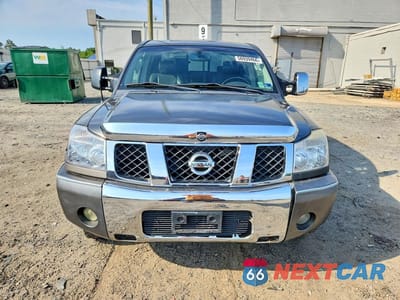 Piąte zdjęcie samochodu w środku: 2004 NISSAN TITAN XE VIN:1N6AA07B04N580459 - miniatura