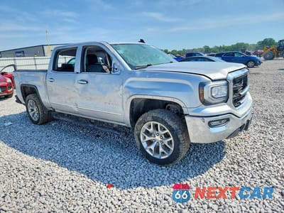 Czwarte zdjęcie samochodu z boku: 2018 GMC SIERRA K1500 SLT VIN:3GTU2NEC2JG552527 - miniatura