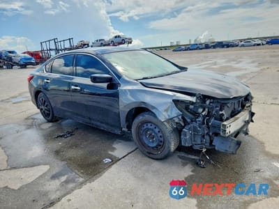 Czwarte zdjęcie samochodu z boku: 2017 NISSAN ALTIMA 2.5 S VIN:1N4AL3APXHN309410 - miniatura