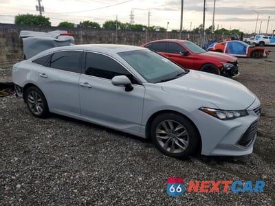 Czwarte zdjęcie samochodu z boku: 2022 TOYOTA AVALON XLE VIN:4T1AZ1FB1NU075116 - miniatura