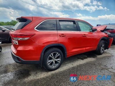 Trzecie zdjęcie samochodu z tyłu: 2017 TOYOTA HIGHLANDER LE VIN:5TDBZRFH7HS374355 - miniatura