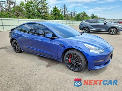 Czwarte zdjęcie samochodu z boku: 2021 TESLA MODEL 3 VIN:5YJ3E1EC9MF870487 - miniatura