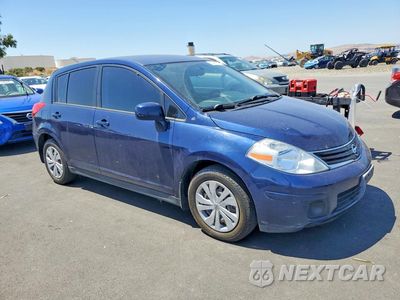 Czwarte zdjęcie samochodu z boku: 2012 NISSAN VERSA 1.8 S VIN:3N1BC1CP2CL364896 - miniatura