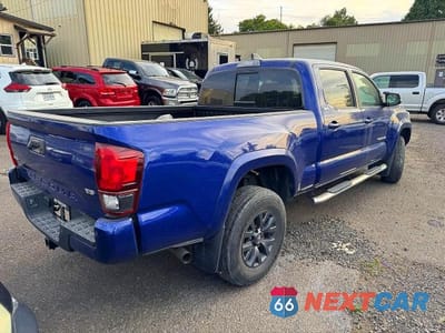 Czwarte zdjęcie samochodu z boku: 2023 TOYOTA TACOMA SR5 V6 VIN:3TMDZ5BN1PM156178 - miniatura