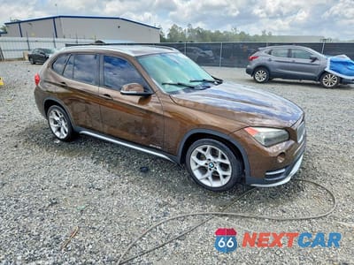 Czwarte zdjęcie samochodu z boku: 2015 BMW X1 SDRIVE28I VIN:WBAVM1C55FV318485 - miniatura