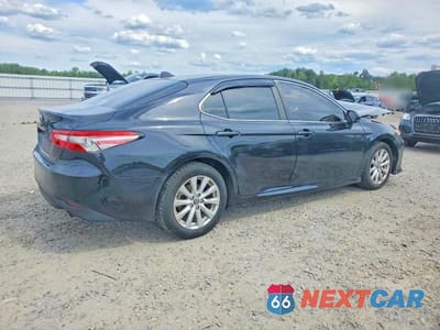 Trzecie zdjęcie samochodu z tyłu: 2018 TOYOTA CAMRY LE VIN:4T1B11HK1JU091304 - miniatura