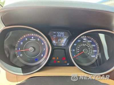 Zdjęcie 9 z 12 samochodu: 2012 HYUNDAI ELANTRA LIMITED VIN:5NPDH4AE6CH114040 - miniatura