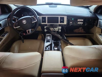 Zdjęcie 8 z 12 samochodu: 2013 JAGUAR XF VIN:SAJWA0ESXDPS83359 - miniatura