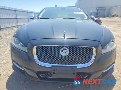Piąte zdjęcie samochodu w środku: 2012 JAGUAR XJL SUPERCHARGED VIN:SAJWA2GE4CMV31141 - miniatura