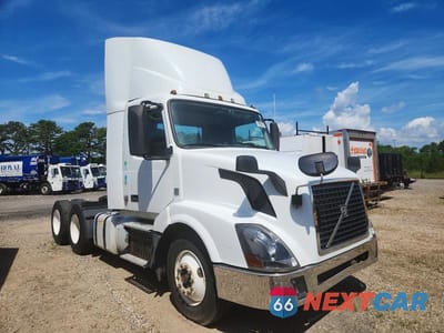2016 VOLVO VNL SEMI TRUCK 4V4NC9EGXGN959897 - główne zdjęcie licytacji z USA - miniatura