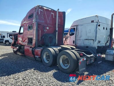 Trzecie zdjęcie samochodu z tyłu: 2023 VOLVO VNL SEMI TRUCK VIN:4V4NC9EH6PN610180 - miniatura