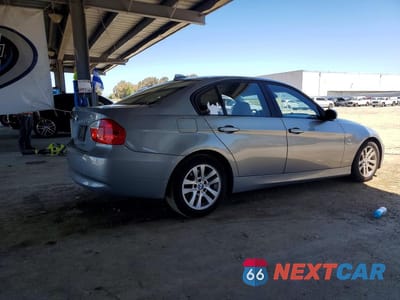 Trzecie zdjęcie samochodu z tyłu: 2006 BMW 325 I VIN:WBAVB13556KR62768 - miniatura