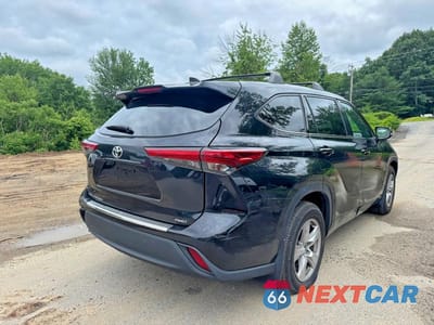 Czwarte zdjęcie samochodu z boku: 2022 TOYOTA HIGHLANDER L VIN:5TDCZRBHXNS580095 - miniatura