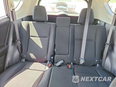 Zdjęcie 10 z 13 samochodu: 2018 TOYOTA RAV4 LE VIN:JTMZFREV8JJ741202 - miniatura