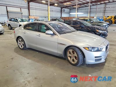 Czwarte zdjęcie samochodu z boku: 2017 JAGUAR XE VIN:SAJAR4BN6HA955502 - miniatura