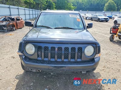 Piąte zdjęcie samochodu w środku: 2011 JEEP PATRIOT SPORT VIN:1J4NF1GB5BD223285 - miniatura