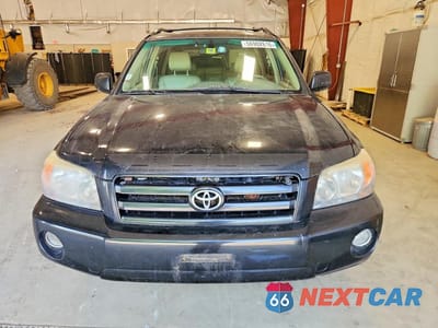 Piąte zdjęcie samochodu w środku: 2005 TOYOTA HIGHLANDER LIMITED VIN:JTEEP21A950116384 - miniatura