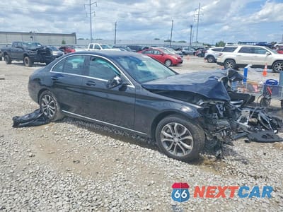 Czwarte zdjęcie samochodu z boku: 2017 MERCEDES-BENZ C 300 4MATIC VIN:WDDWF4KBXHR240894 - miniatura
