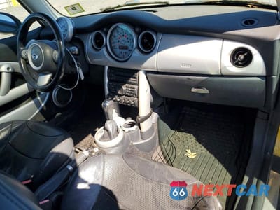 Zdjęcie 8 z 12 samochodu: 2004 MINI COOPER VIN:WMWRC33424TJ59649 - miniatura