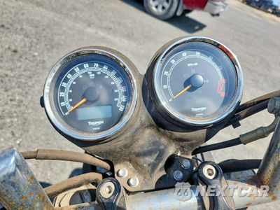 Zdjęcie 7 z 9 samochodu: 2014 TRIUMPH MOTORCYCLE BONNEVILLE T100 VIN:SMT910K10ET624852 - miniatura