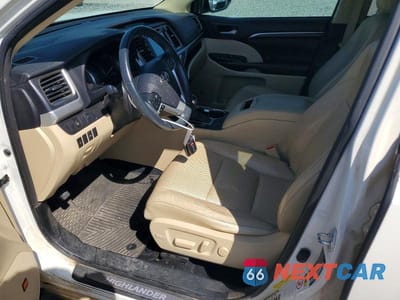 Zdjęcie 7 z 13 samochodu: 2016 TOYOTA HIGHLANDER LIMITED VIN:5TDYKRFH4GS162462 - miniatura
