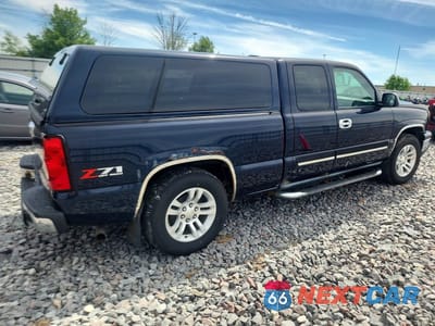 Trzecie zdjęcie samochodu z tyłu: 2007 CHEVROLET SILVERADO K1500 CLASSIC VIN:1GCEK19ZX7E152520 - miniatura