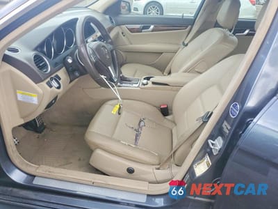 Zdjęcie 7 z 12 samochodu: 2013 MERCEDES-BENZ C 250 VIN:WDDGF4HB9DR278543 - miniatura