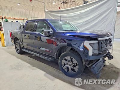 Czwarte zdjęcie samochodu z boku: 2023 FORD F-150 VIN:1FTVW1EV6PWG49209 - miniatura