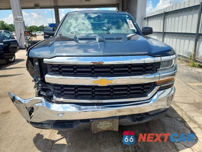 Piąte zdjęcie samochodu w środku: 2018 CHEVROLET SILVERADO K1500 LT VIN:1GCVKRECXJZ121851 - miniatura