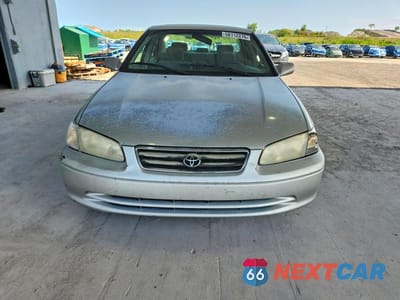 Piąte zdjęcie samochodu w środku: 2000 TOYOTA CAMRY LE VIN:4T1BG22K5YU012465 - miniatura