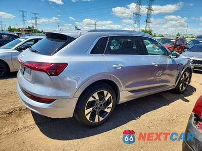 Trzecie zdjęcie samochodu z tyłu: 2022 AUDI E-TRON PREMIUM PLUS VIN:WA1LAAGE7NB014307 - miniatura