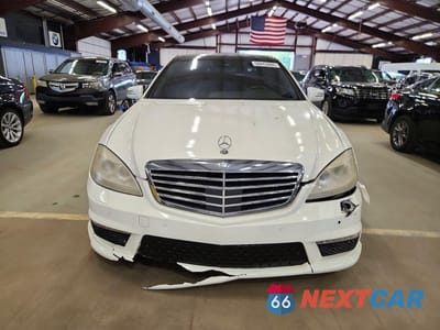 Piąte zdjęcie samochodu w środku: 2011 MERCEDES-BENZ S 63 AMG VIN:WDDNG7EB6BA381828 - miniatura