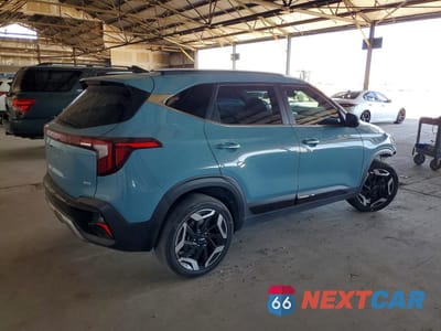 Trzecie zdjęcie samochodu z tyłu: 2024 KIA SELTOS SX VIN:KNDETCA72R7604938 - miniatura