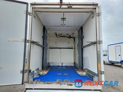 Zdjęcie 10 z 13 samochodu: 2023 FORD E350 REFRIGERATED BOX TRUCK VIN:1FDWE3FK1PDD09741 - miniatura