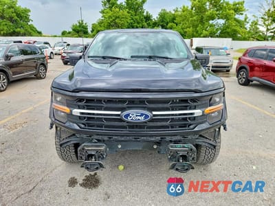 Piąte zdjęcie samochodu w środku: 2025 FORD F150 XLT VIN:1FTFW3L52SKD38184 - miniatura