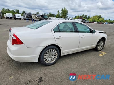 Trzecie zdjęcie samochodu z tyłu: 2010 FORD FUSION HYBRID VIN:3FADP0L38AR234803 - miniatura
