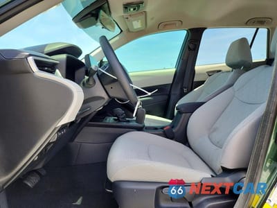 Zdjęcie 7 z 13 samochodu: 2026 TOYOTA COROLLA CROSS LE VIN:7MUCAAAG5TV178456 - miniatura