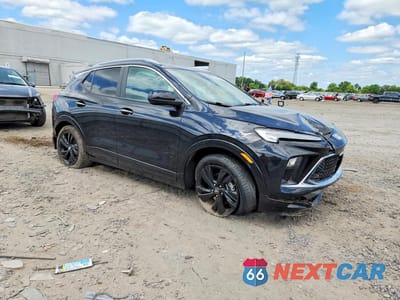 Czwarte zdjęcie samochodu z boku: 2024 BUICK ENCORE GX SPORT TOURING VIN:KL4AMDSL6RB164355 - miniatura
