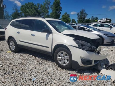 Czwarte zdjęcie samochodu z boku: 2013 CHEVROLET TRAVERSE LS VIN:1GNKRFKDXDJ250516 - miniatura