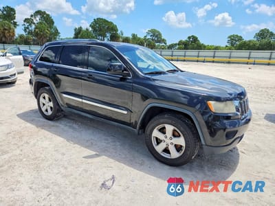Czwarte zdjęcie samochodu z boku: 2012 JEEP GRAND CHEROKEE LAREDO VIN:1C4RJEAGXCC314173 - miniatura