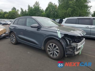 Czwarte zdjęcie samochodu z boku: 2025 AUDI Q6 E-TRON PREMIUM PLUS VIN:WA124BGF8SA042202 - miniatura