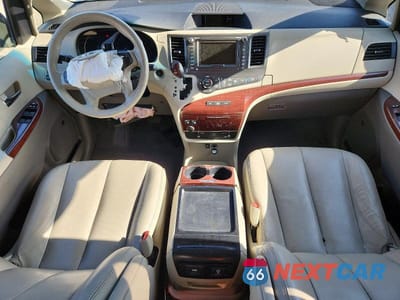 Zdjęcie 8 z 13 samochodu: 2011 TOYOTA SIENNA XLE 8-PASSENGER VIN:5TDYK3DC5BS088255 - miniatura