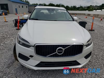 Piąte zdjęcie samochodu w środku: 2021 VOLVO XC60 T6 MOMENTUM VIN:YV4A22RKXM1777054 - miniatura