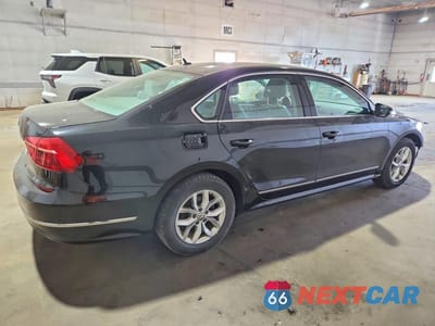 Trzecie zdjęcie samochodu z tyłu: 2016 VOLKSWAGEN PASSAT S VIN:1VWAS7A32GC051117 - miniatura