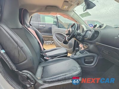 Zdjęcie 10 z 13 samochodu: 2016 SMART FORTWO VIN:WMEFJ5DA7GK142420 - miniatura