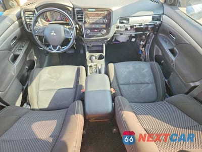 Zdjęcie 8 z 14 samochodu: 2016 MITSUBISHI OUTLANDER ES VIN:JA4AD2A37GZ062203 - miniatura