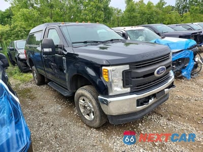 Czwarte zdjęcie samochodu z boku: 2017 FORD F250 SUPER DUTY VIN:1FTBF2B63HEC52697 - miniatura